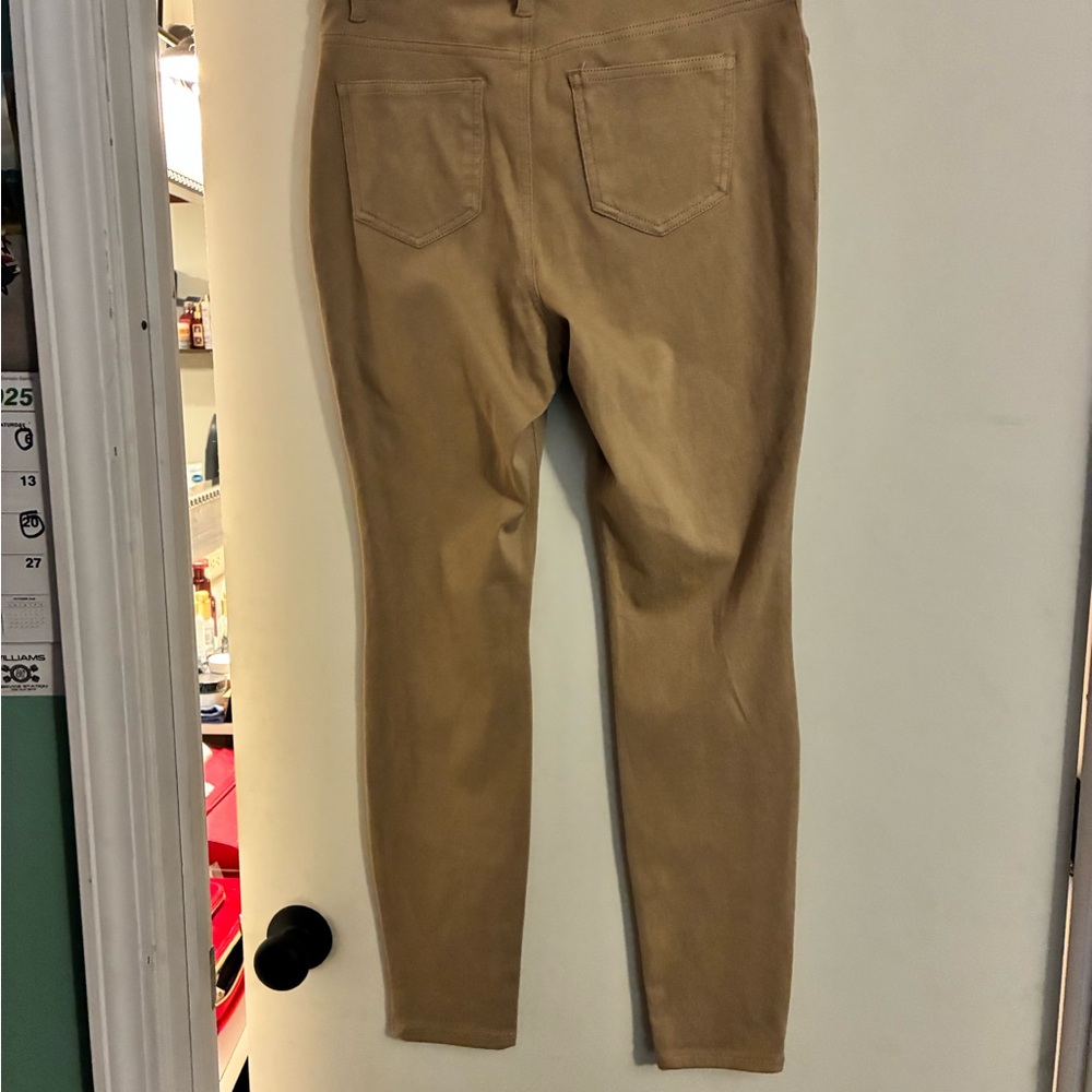 EUC Time & Tru Ladies Full Length Pull On Ankle Khaki Pants - Picture 10 of 10